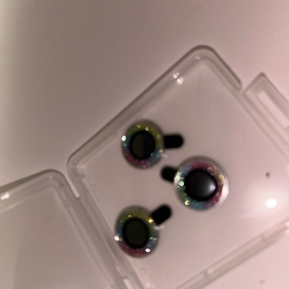 IPHONE 11 —-NWT—-5 CASES, LENS COVERS, AND 2 NEW SCEEN PROTECTORS - Picture 9 of 11